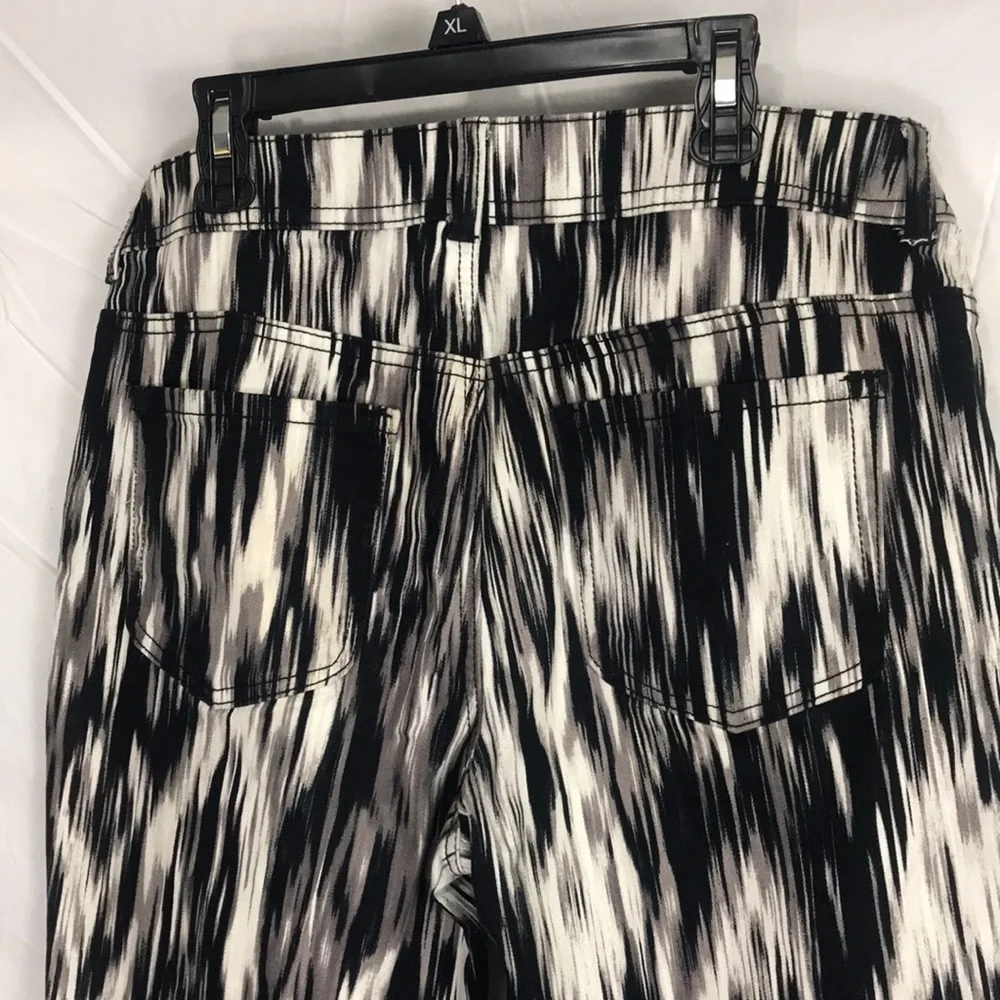 Chico’s Size 6 (Chico’s size 0.5) Five Pocket Ankle Pant